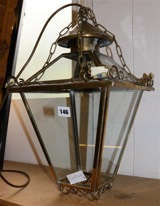 Brass hall lantern(-)